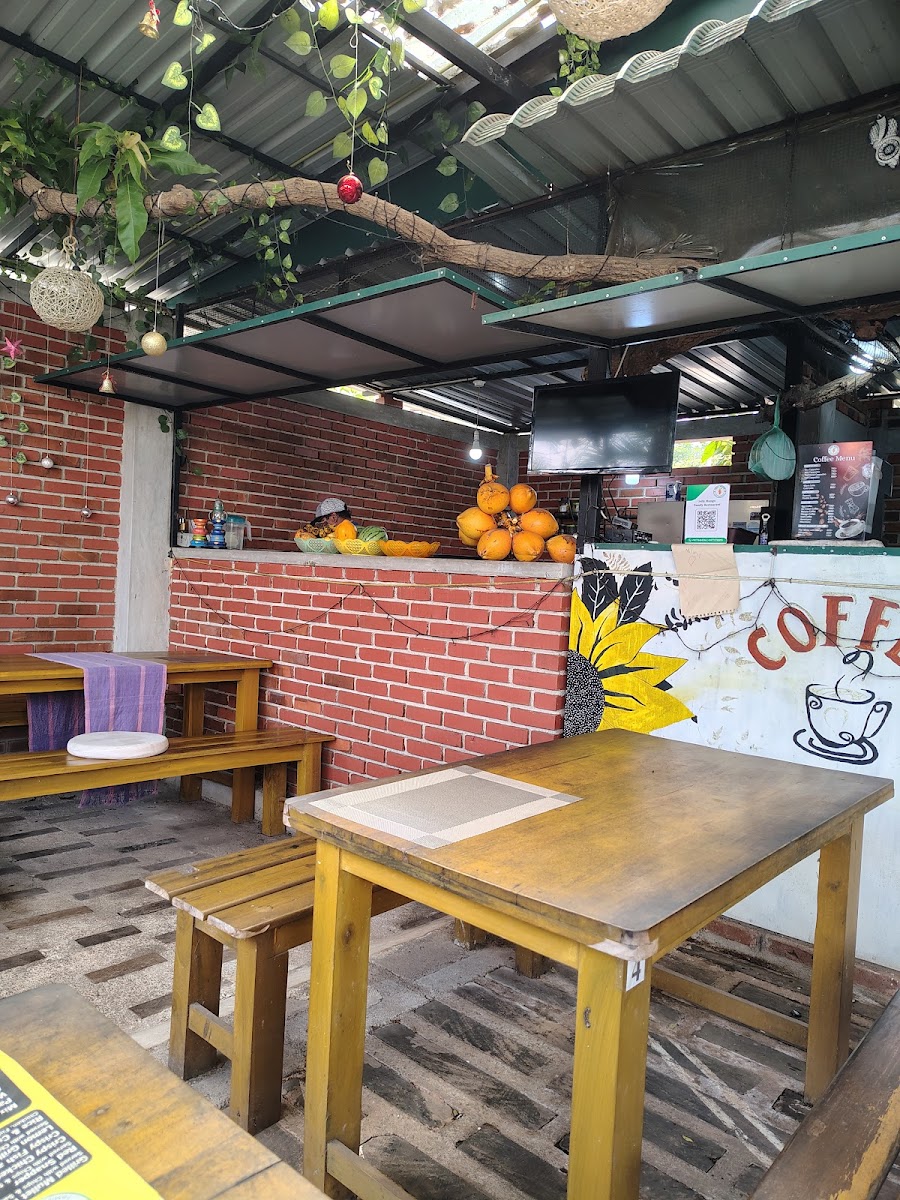 Jolly Mango Family Restaurant Photos 2