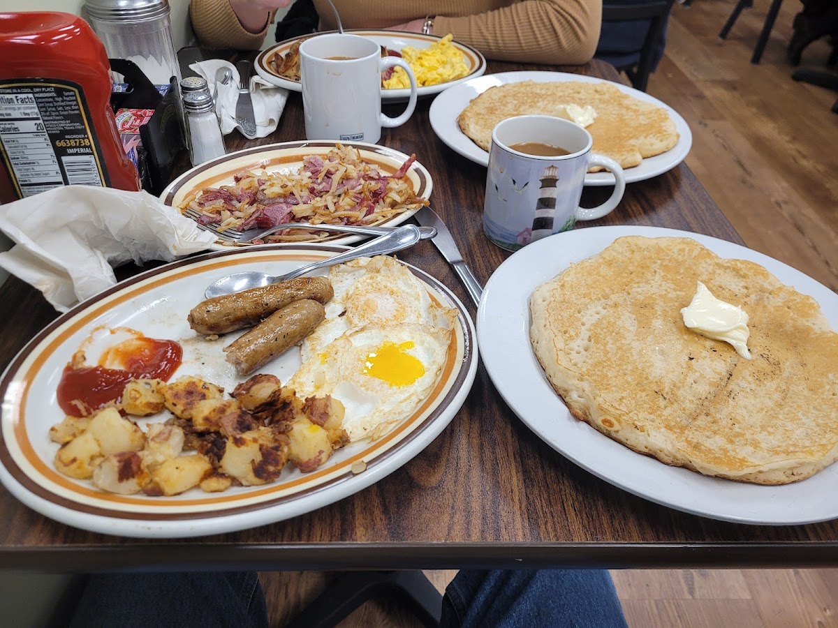 Jolly Roger's Diner Photos 9