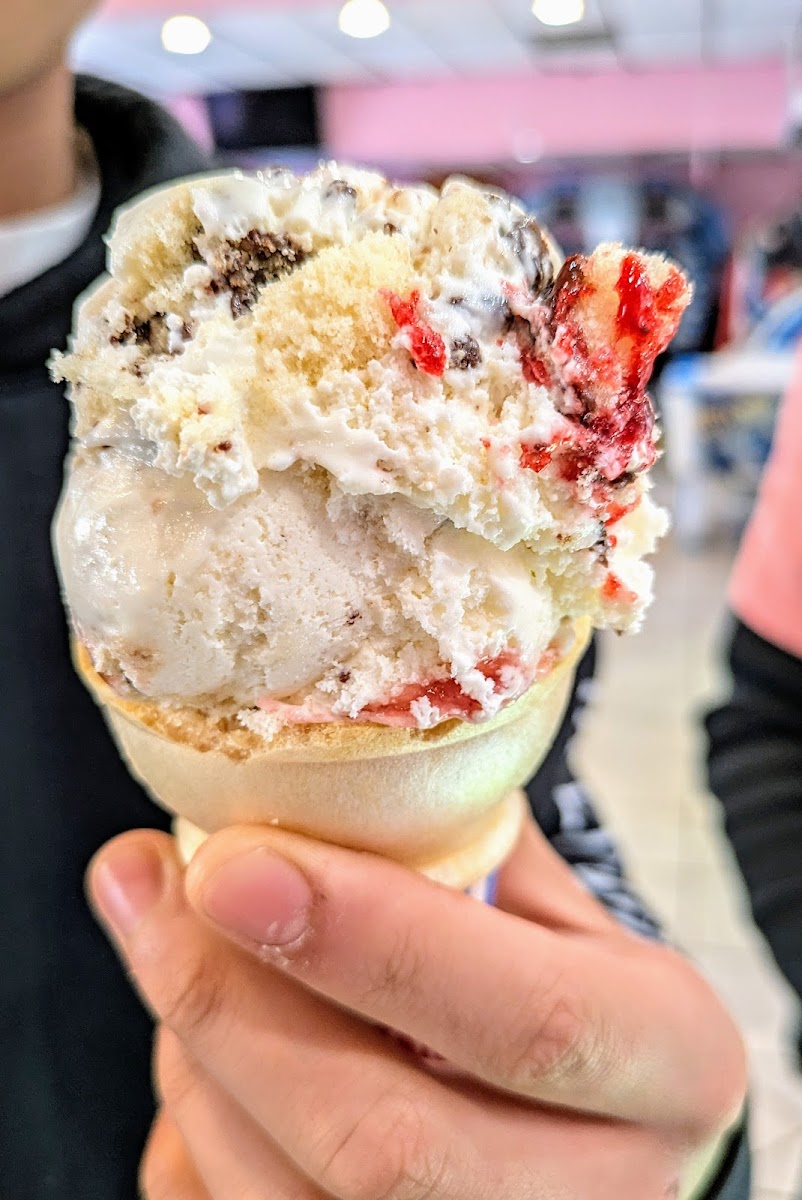 Juanitos Ice Cream Shop Photos 2
