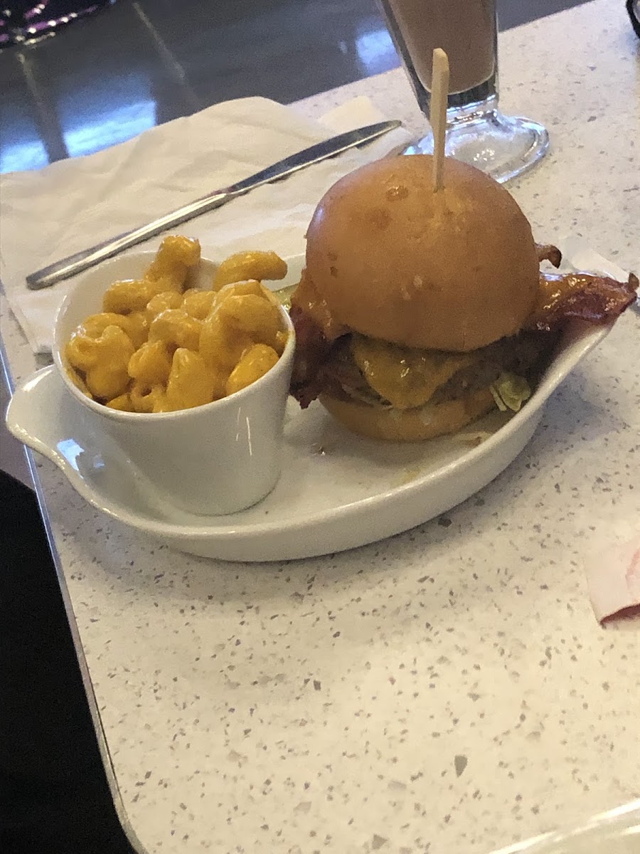 Jukebox Burgers - Laval Photos 9