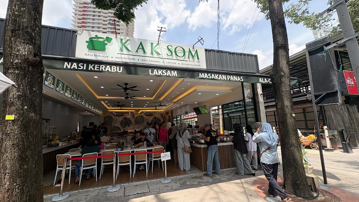 Kak Som, Pantai Timur