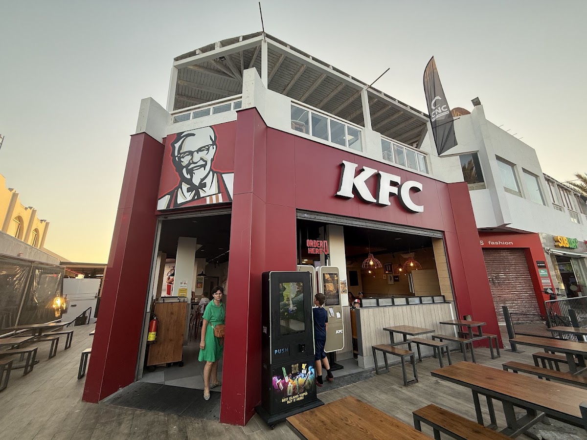Kfc Avenida Lluvina