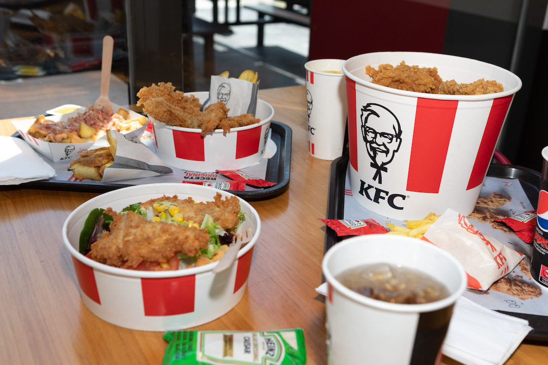 Kfc Avenida Lluvina Photos 2