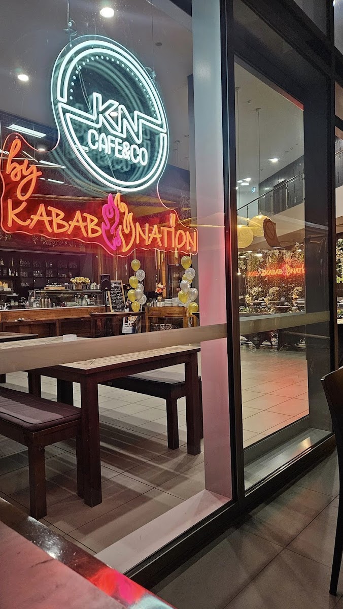 Kn Cafe & Co, Restaurant & Pizza