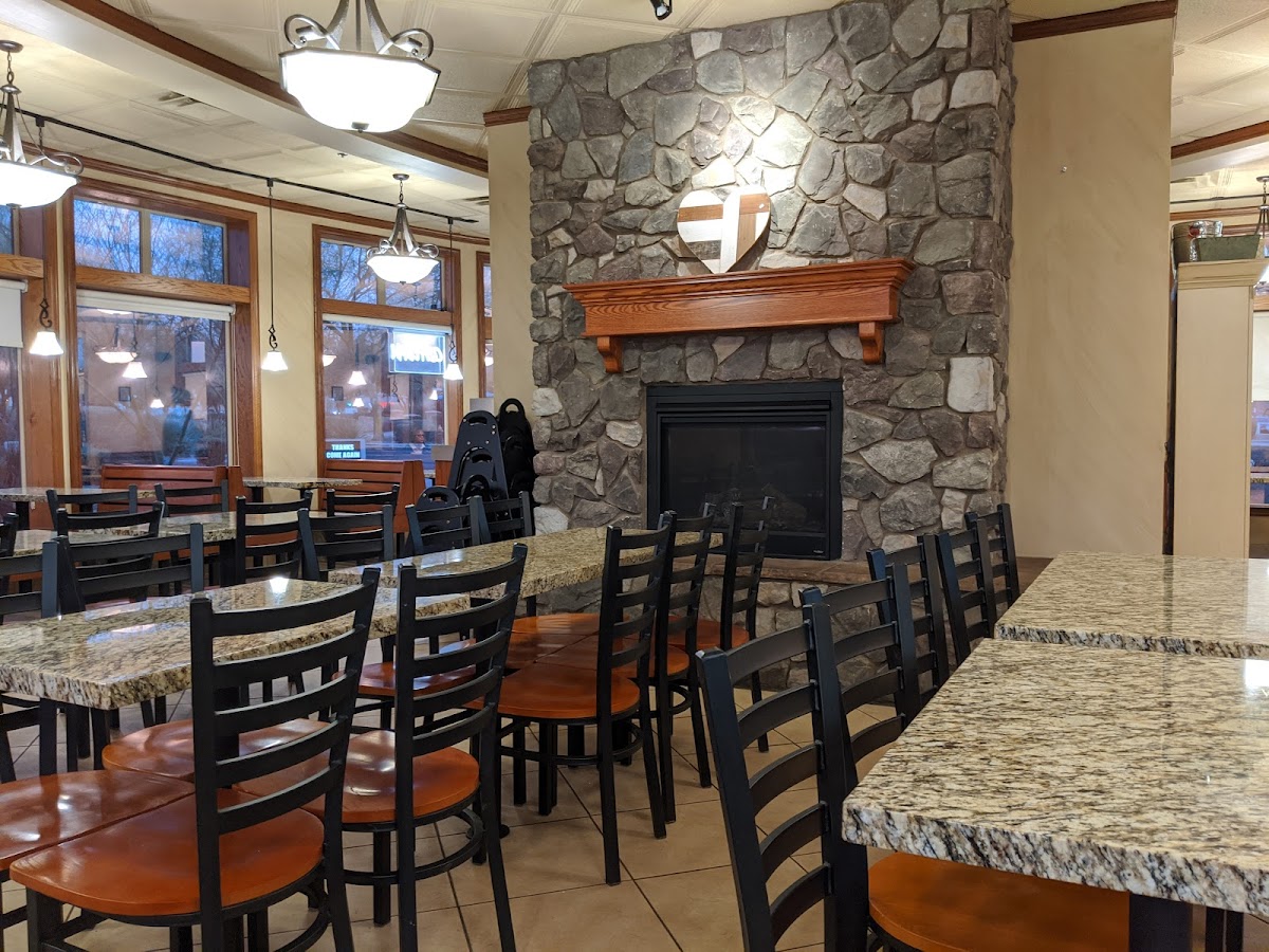 Kneaders Bakery & Cafe Photos 2