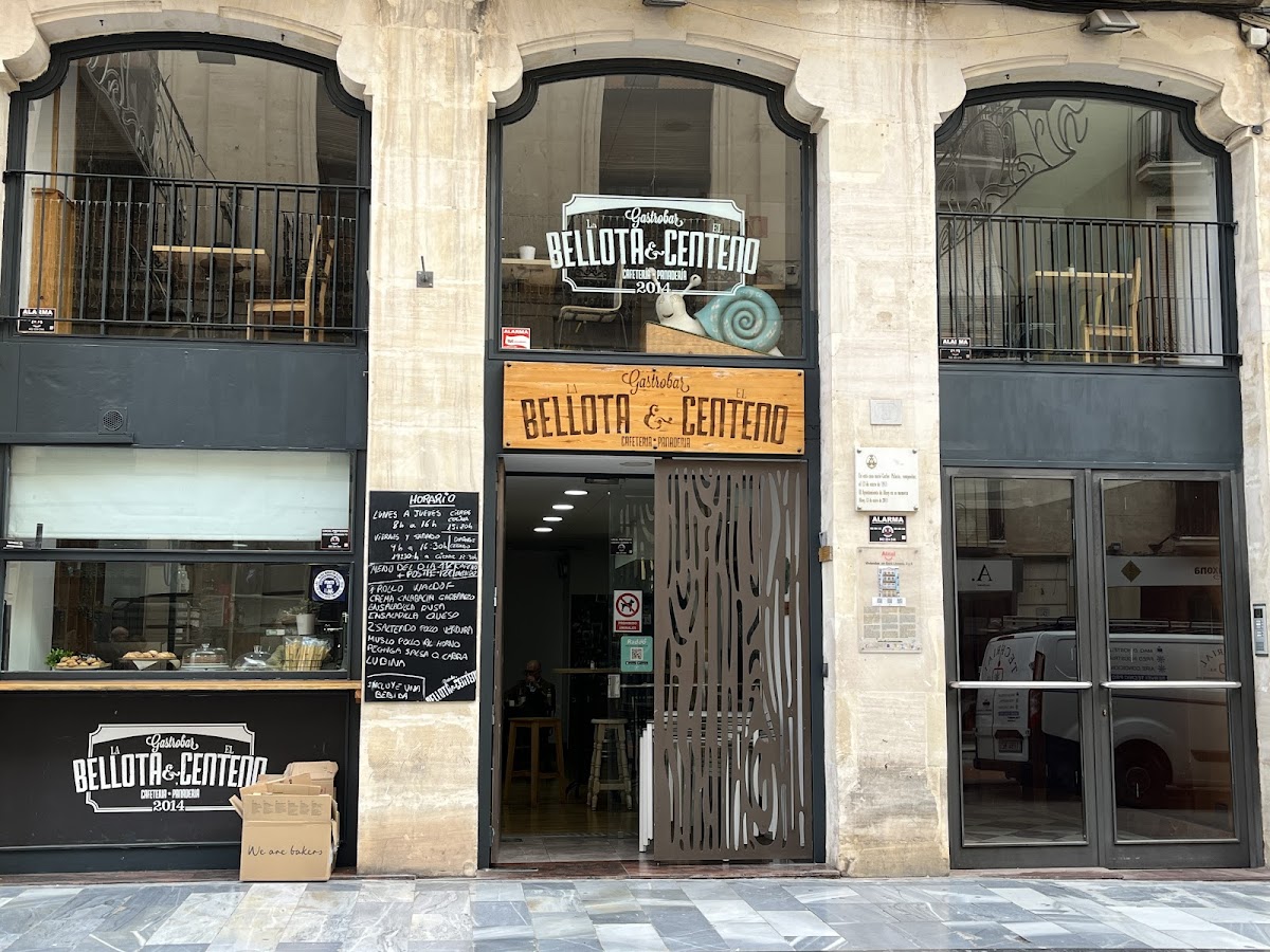 La Bellota Y El Centeno