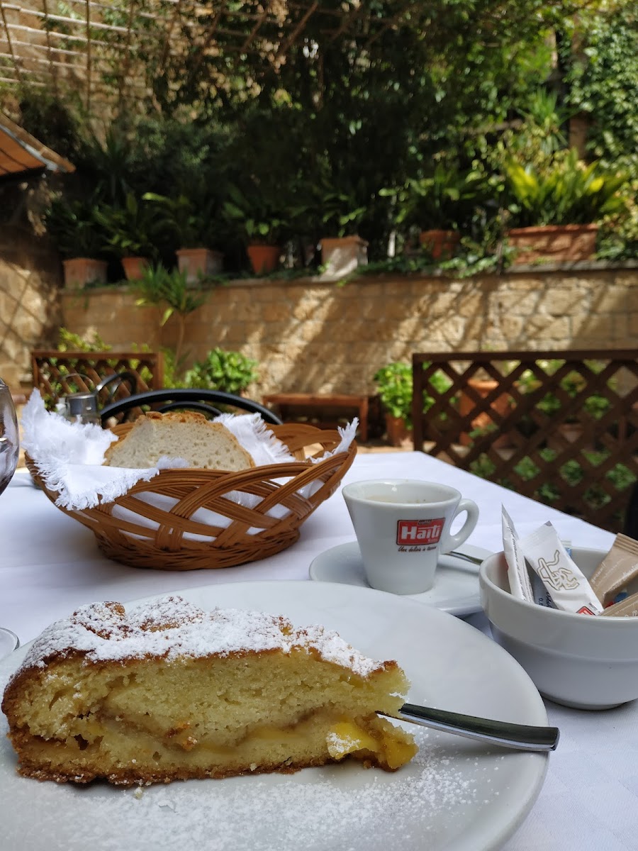 La Bottega Del Pozzo Photos 9