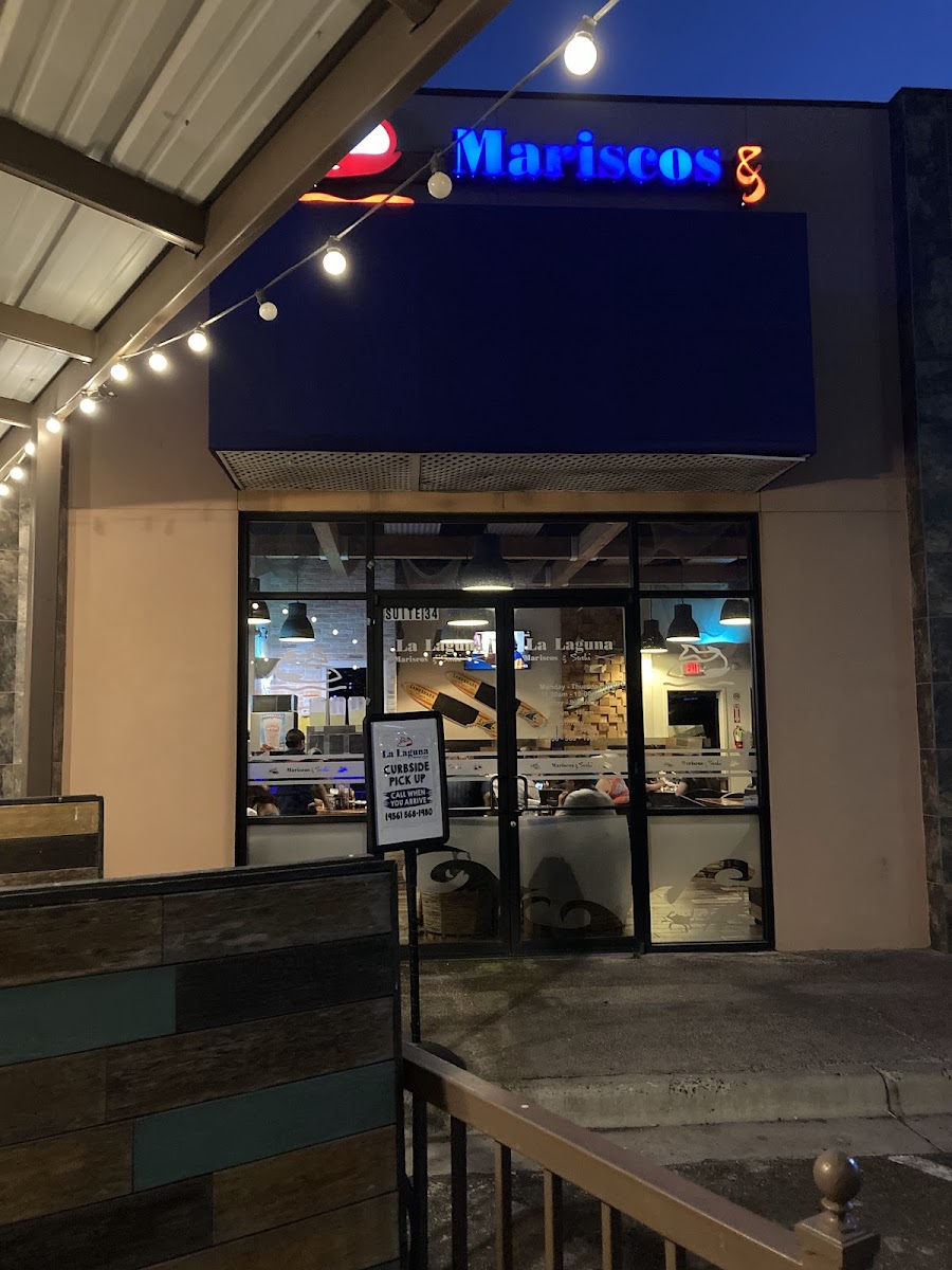 La Laguna Mariscos And Sushi