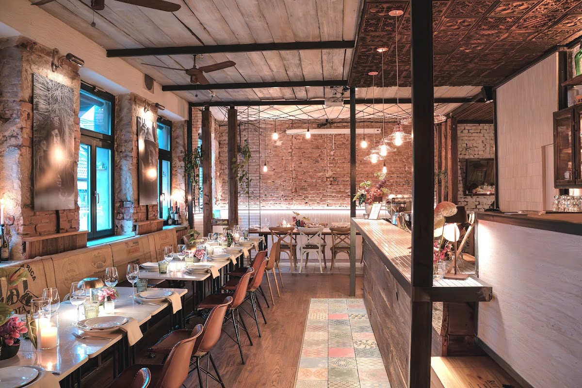 La Martinez - Bar Y Cocina Sudamericana By La Empanaderia