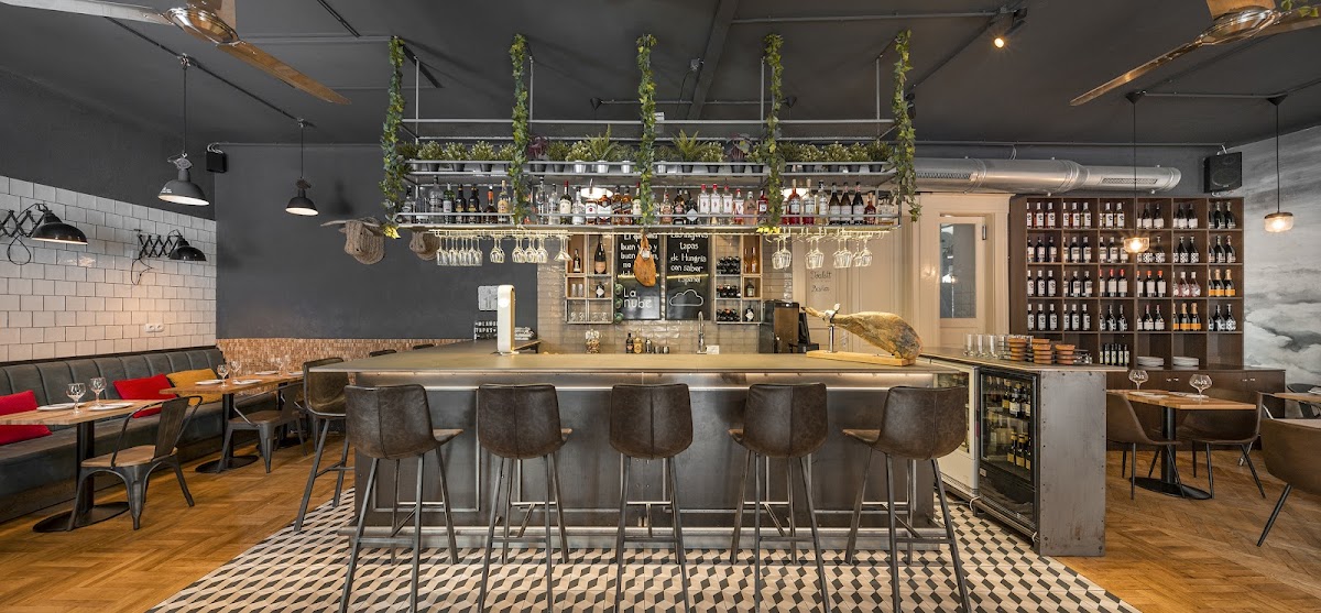 La Nube Tapas & Wine Restaurant