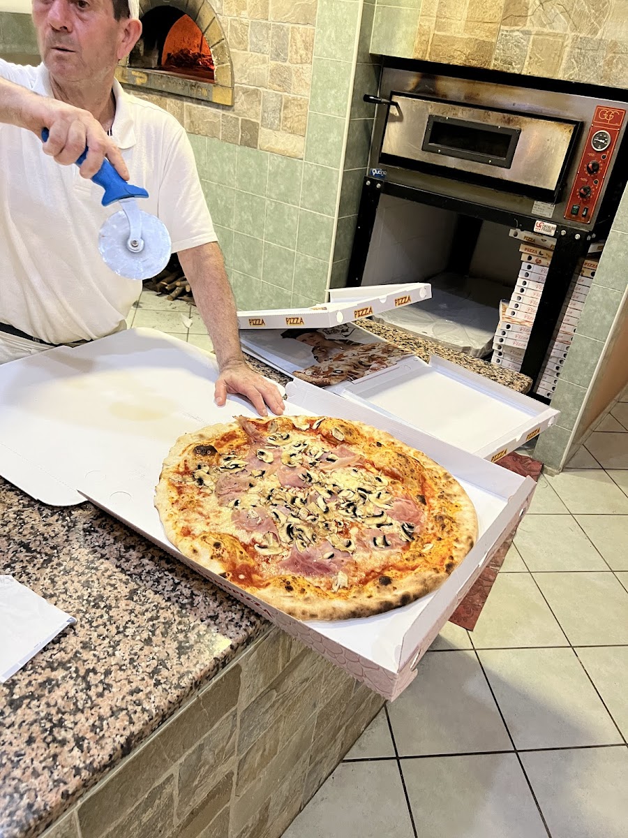 La Pizzaccia Di Pietro Licheri Photos 9