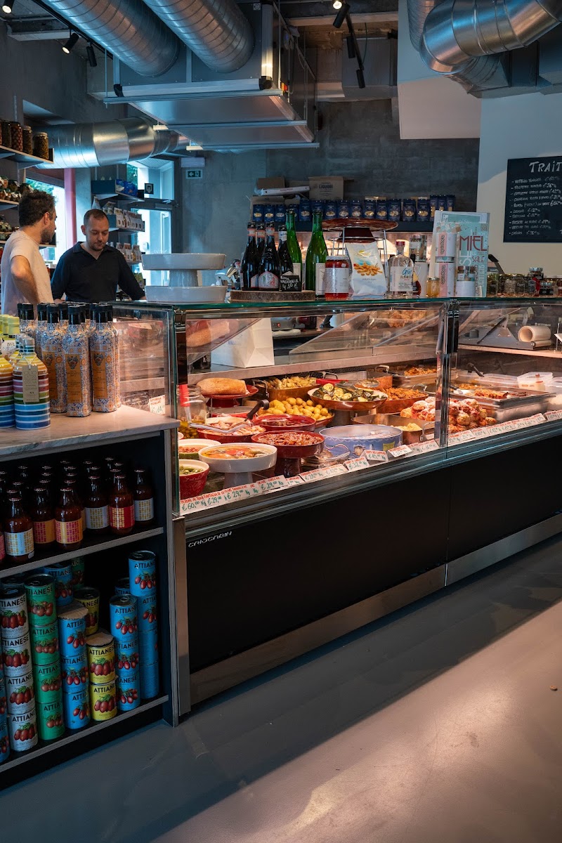 La Stazione Alimentari Photos 9