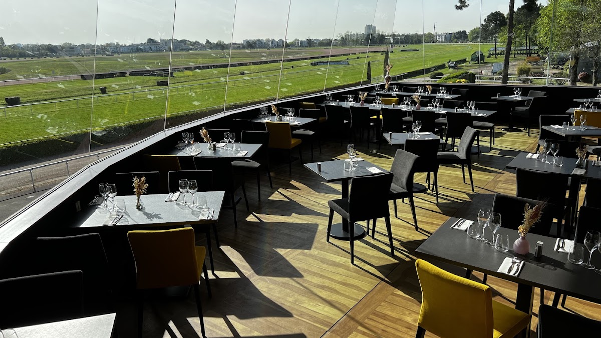 La Table De L'hippodrome