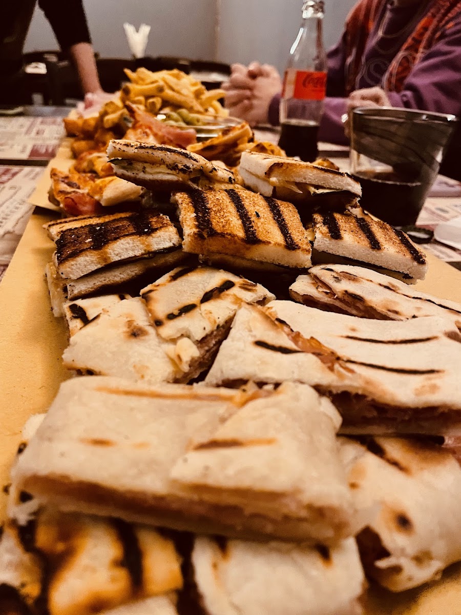 La Tana - Hamburgheria & Birreria | Cameri Photos 9