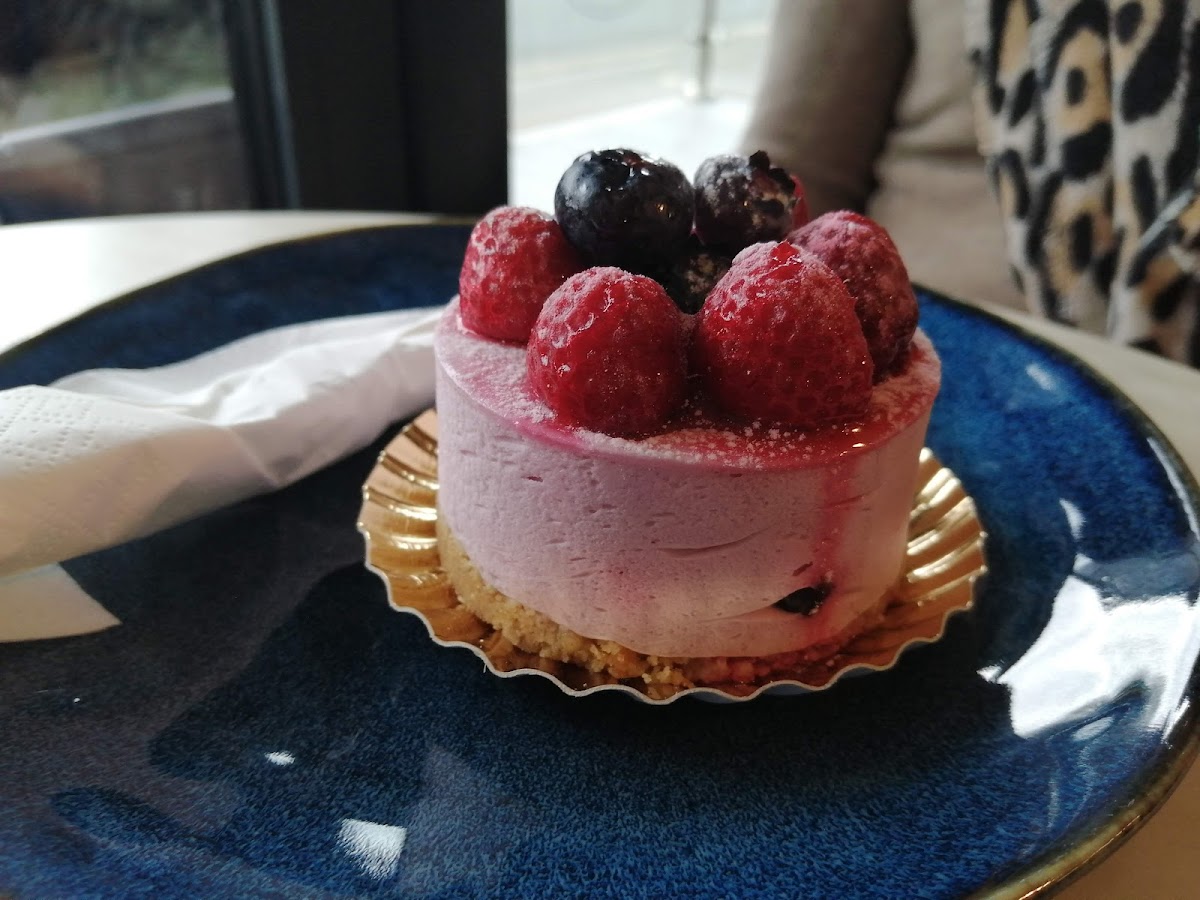 Laurents Chiswick Photos 9