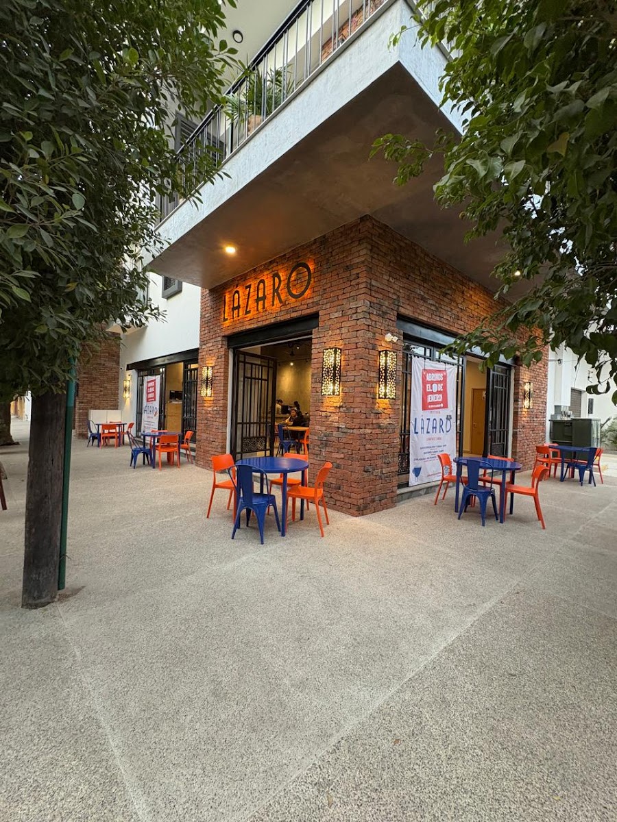 Lázaro, Lunch Room