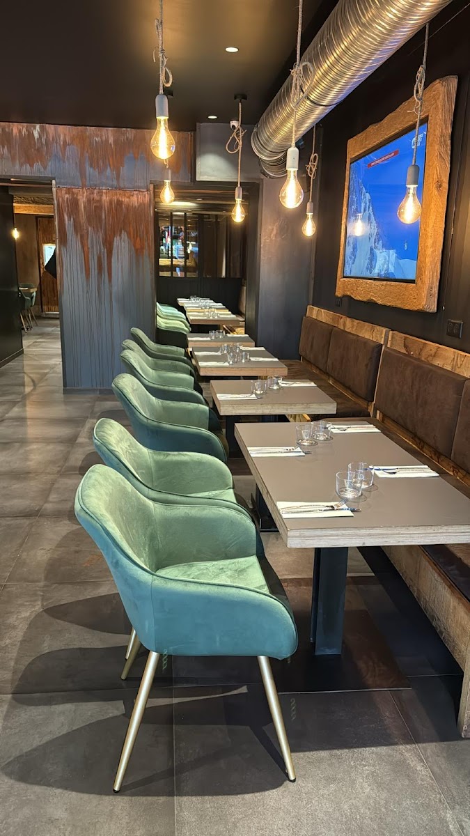 Le Monty - Crêperie À Levallois
