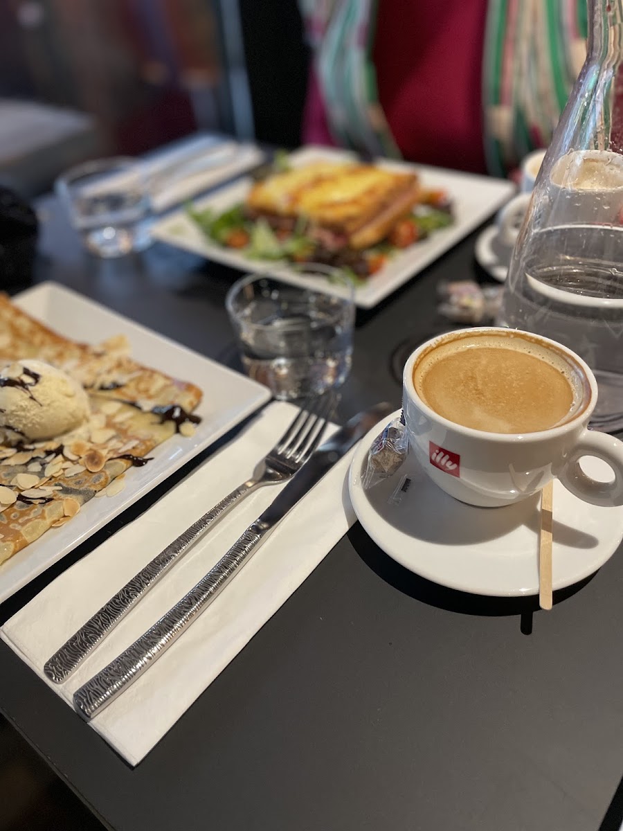 Le Monty - Crêperie À Levallois Photos 9
