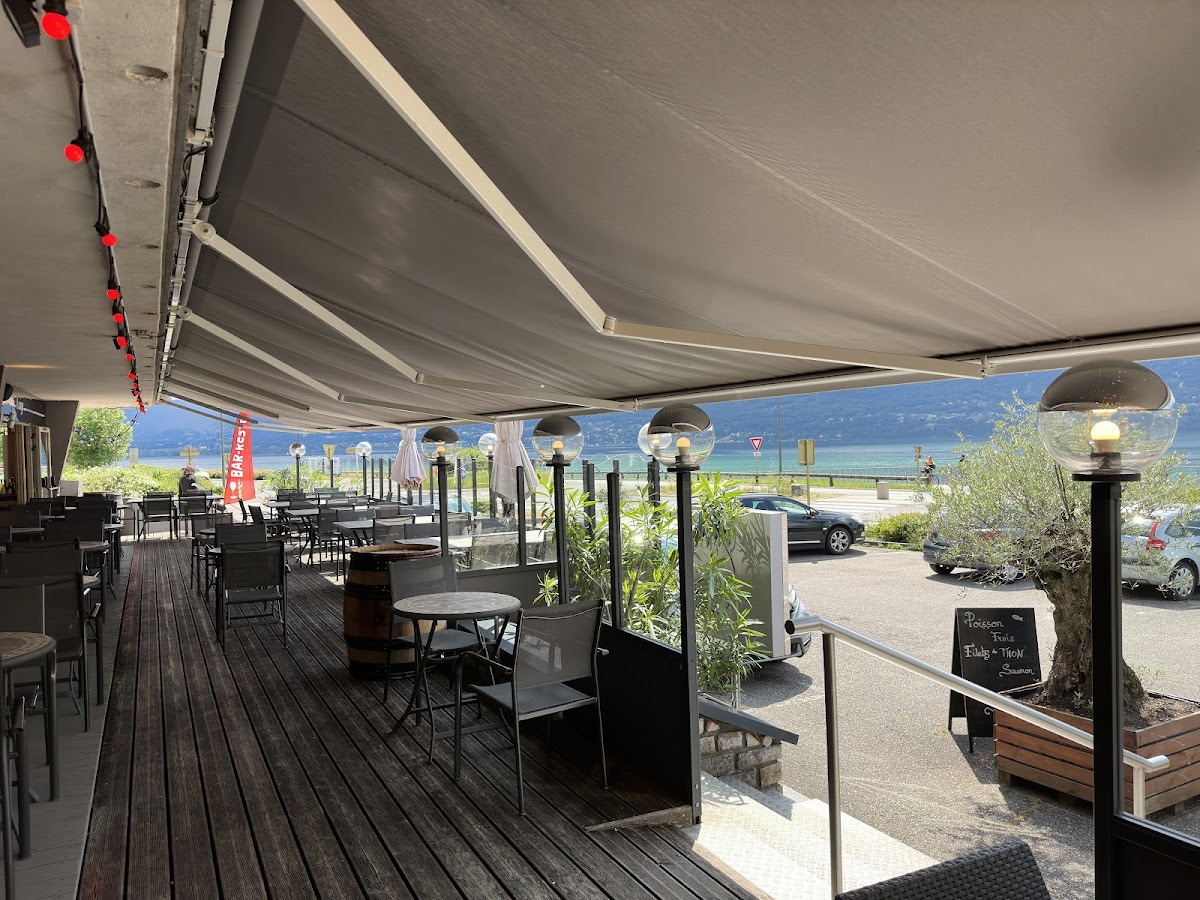 Le Pavillon Du Lac