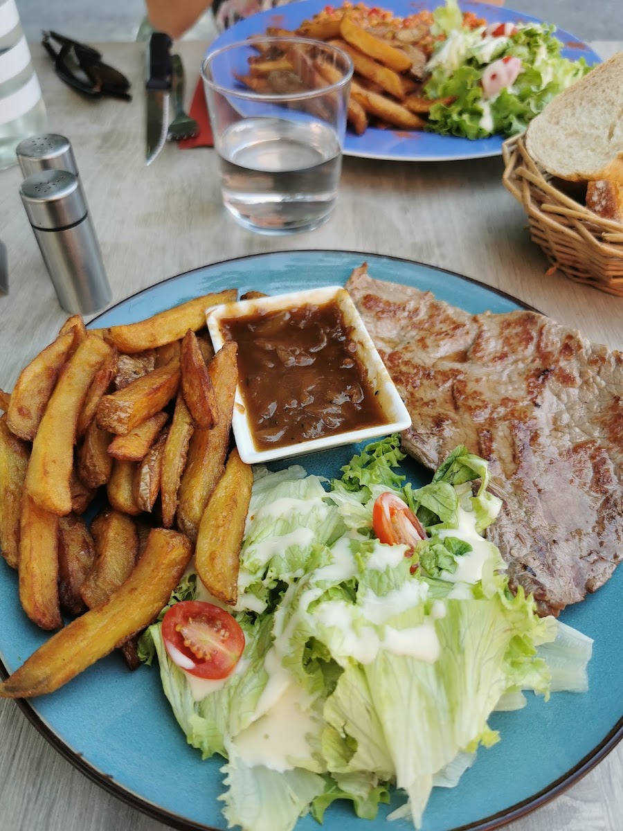 Le Restaurant Du Château | Montrond-Les-Bains Photos 2