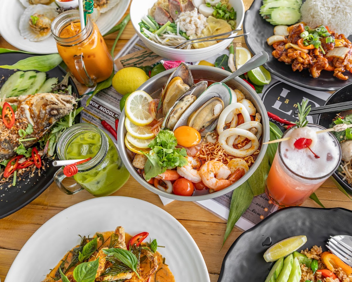 Lert Rod Thai Restaurant And Bar Photos 2