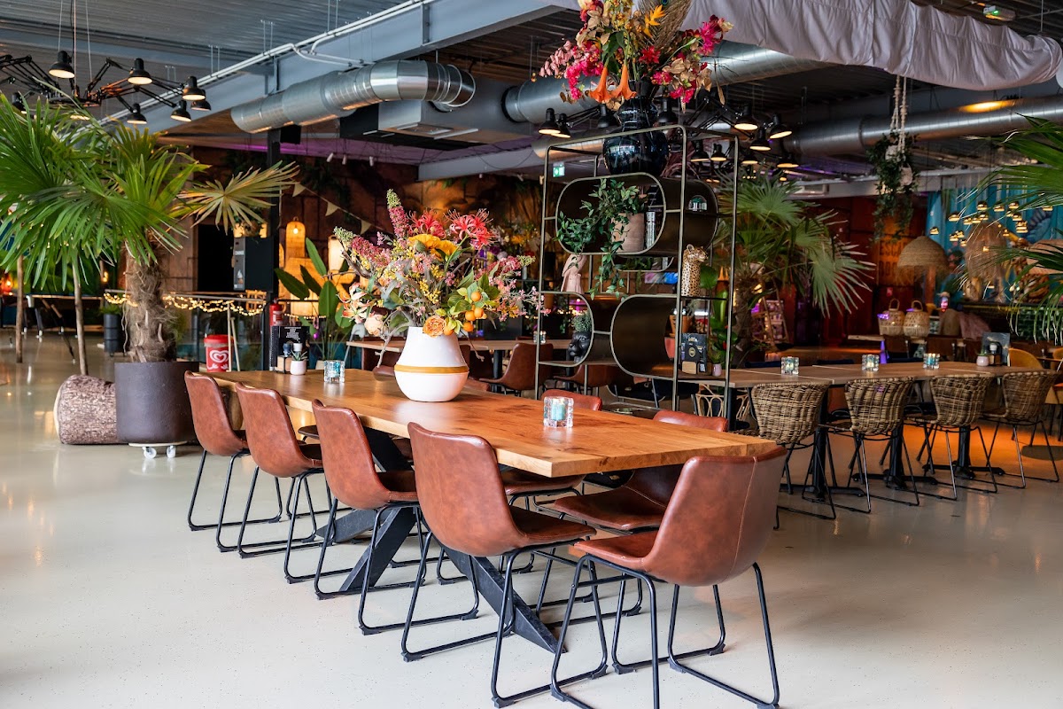 Level Xl Restaurant En Indoor Activiteiten