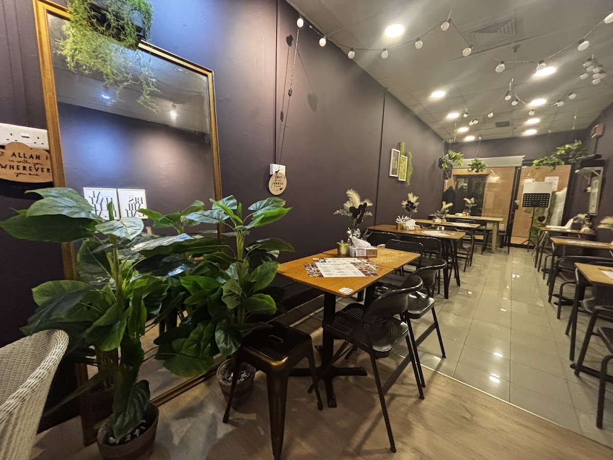 Limaa Cafe - Golden Landmark