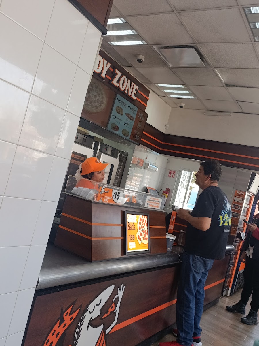 Little Caesars Pizza 'maravillas' Photos 2