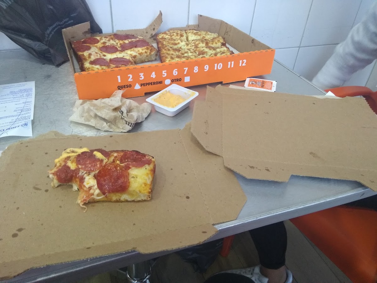 Little Caesars Pizza 'niños Héroes' Photos 9