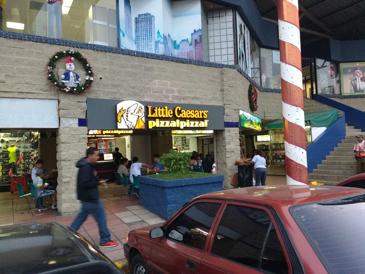 Little Caesars • Plaza San Cristóbal