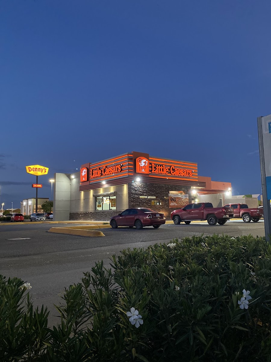 Little Caesars Plaza Sendero Juarez