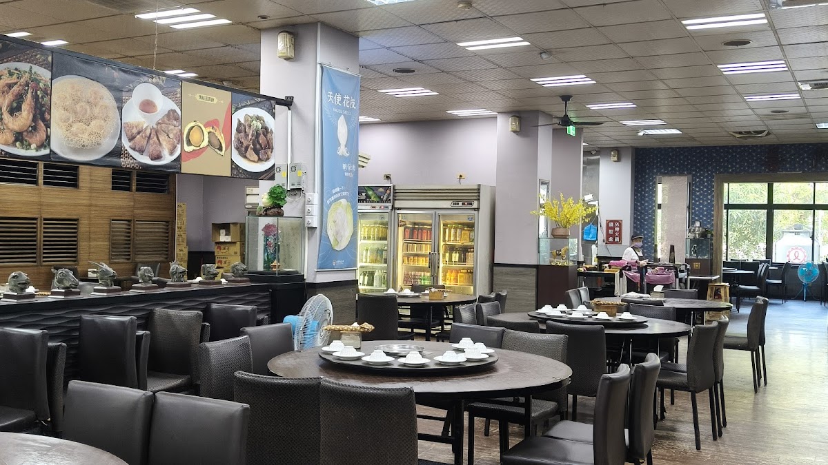 Liu's Traditional Juancun Food C.k.s. Hall Main Restaurant