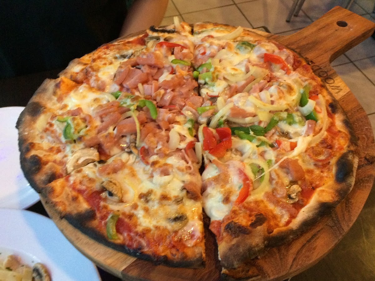 Liza’S Woodfired Pizza Photos 9