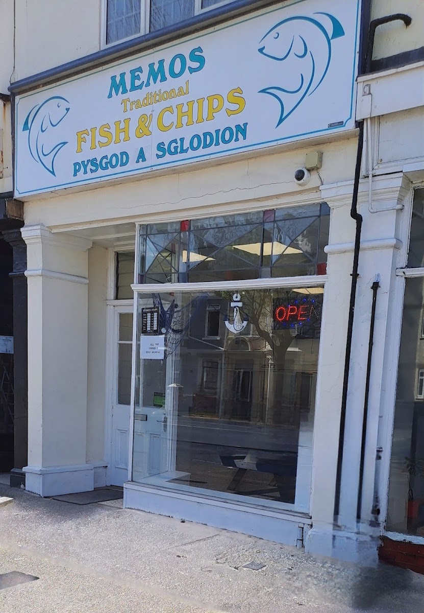 Llandudno-Memos Fish & Chip Shop