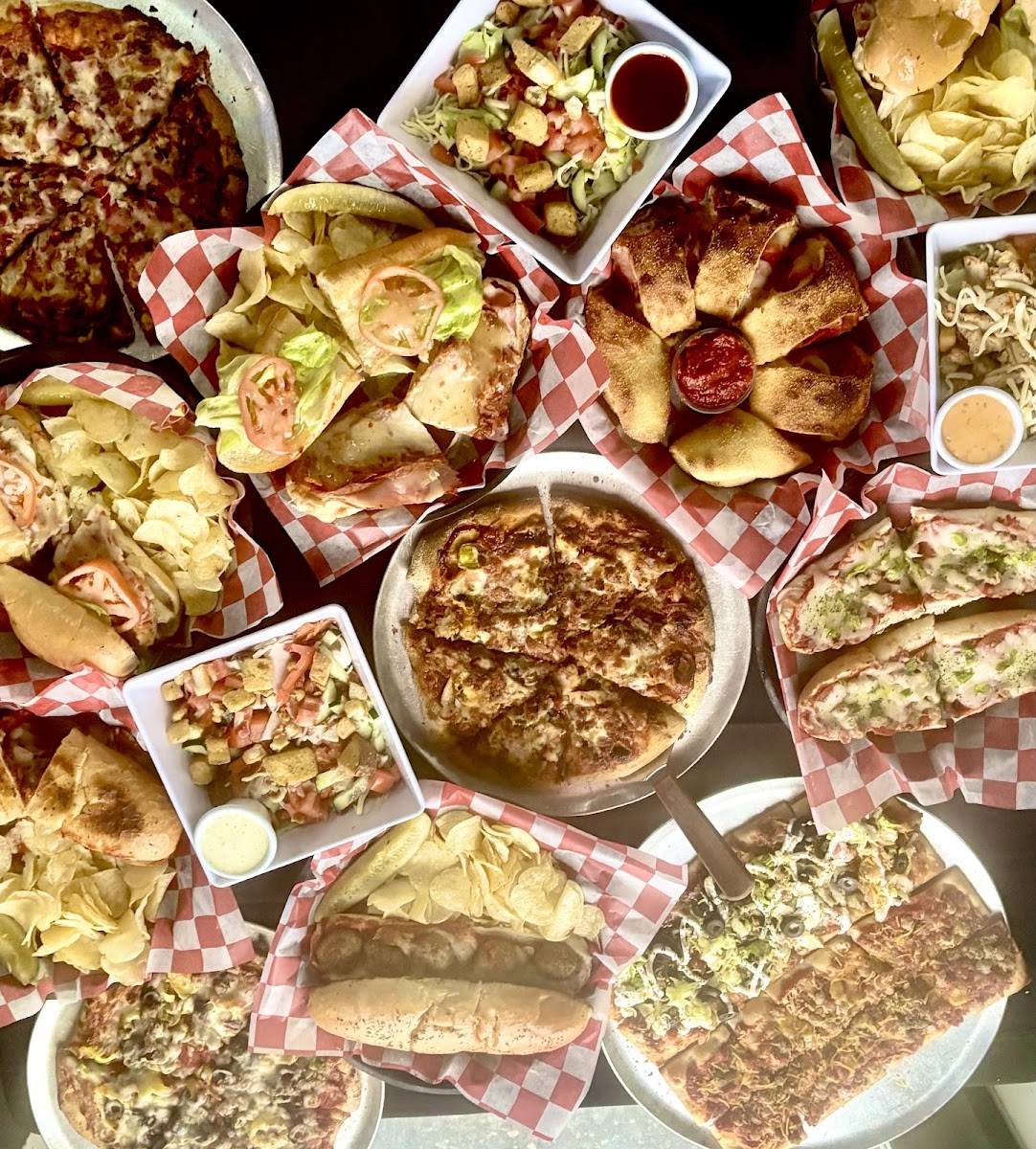 Lorenzo’S Corner Pizza & Pub Photos 2