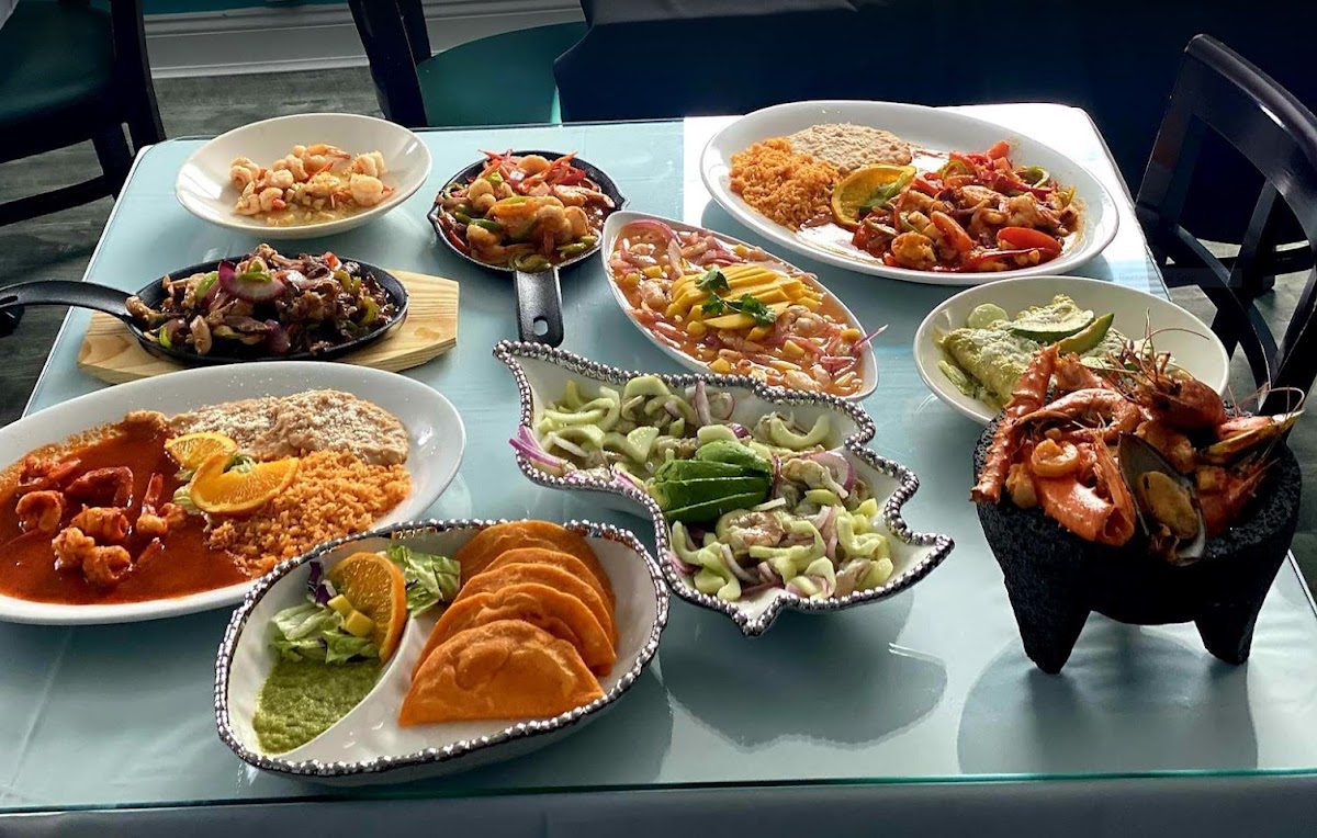 Los Juniors Mariscos Photos 2