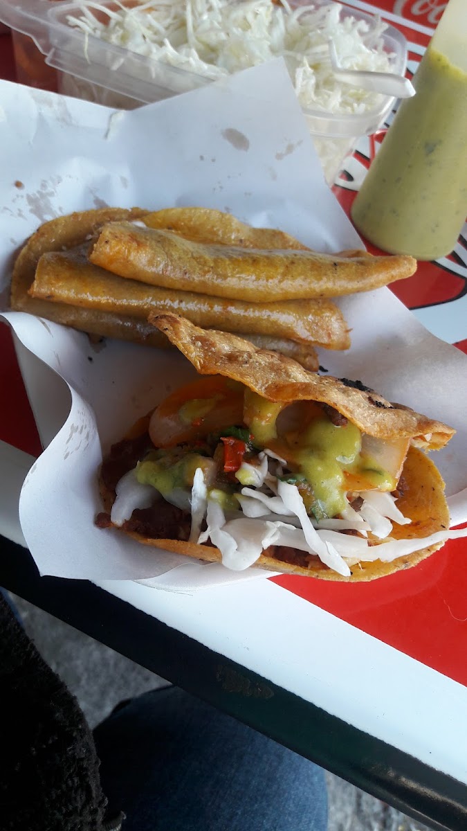 Los Pericos Tacos A Vapor Y Empalmes Photos 9