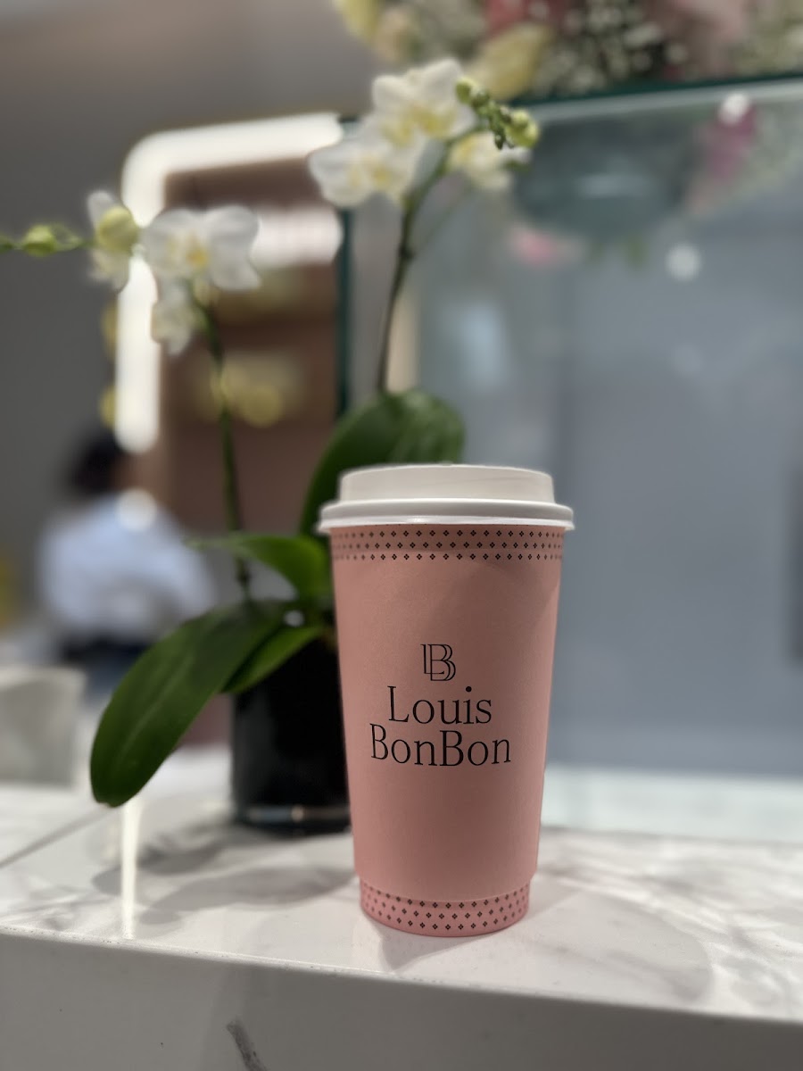 Louis Bon Bon Cafe & Patisserie Photos 9