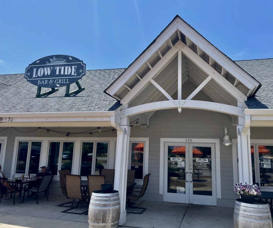 Low Tide Bar And Grill