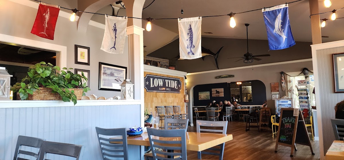 Low Tide Bar And Grill Photos 2