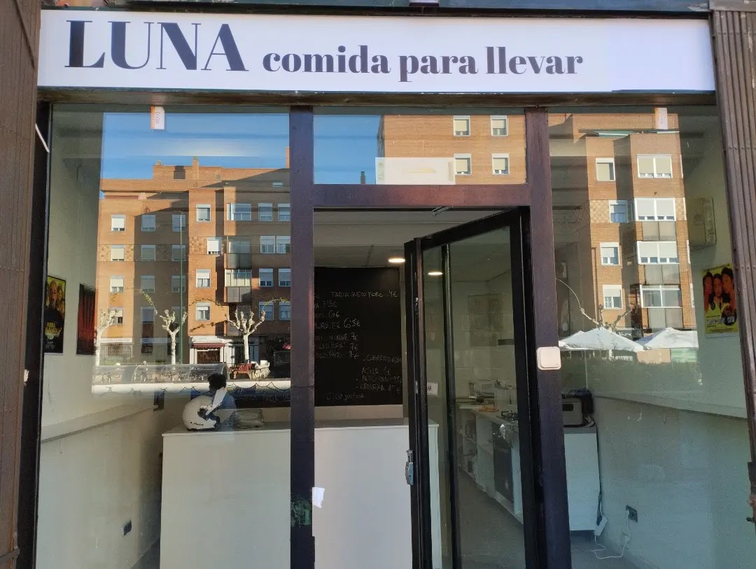 Luna- Comida Para Llevar