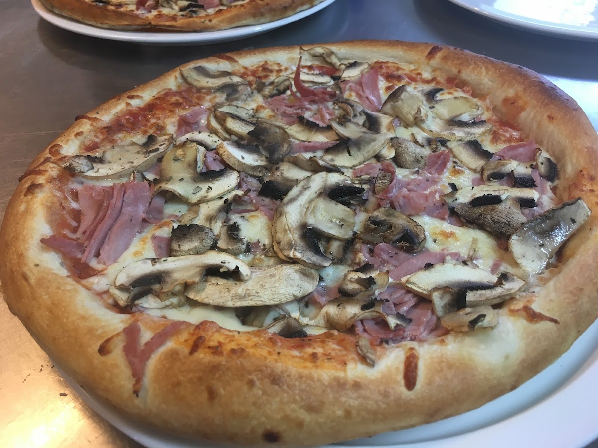 Luzi Pizza Photos 2