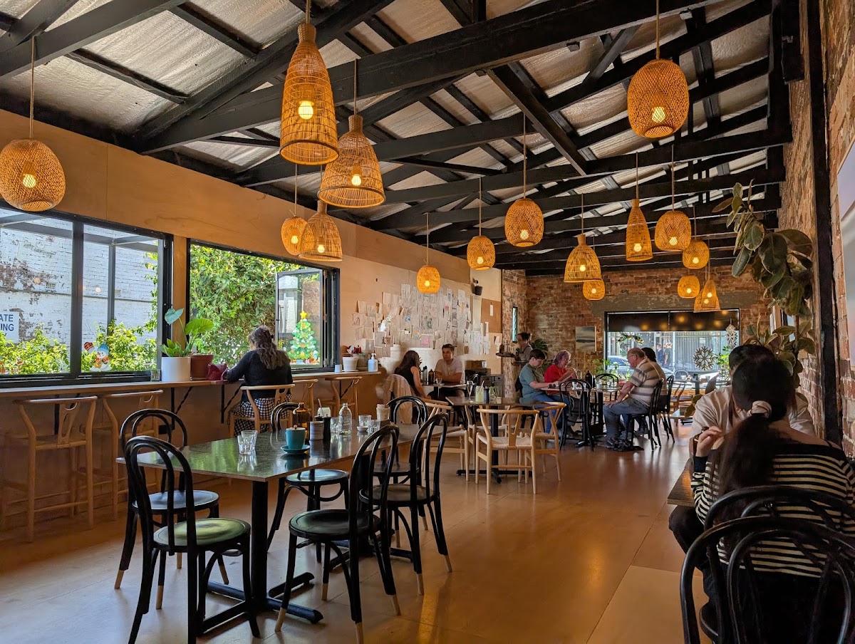 Mad Apple Café