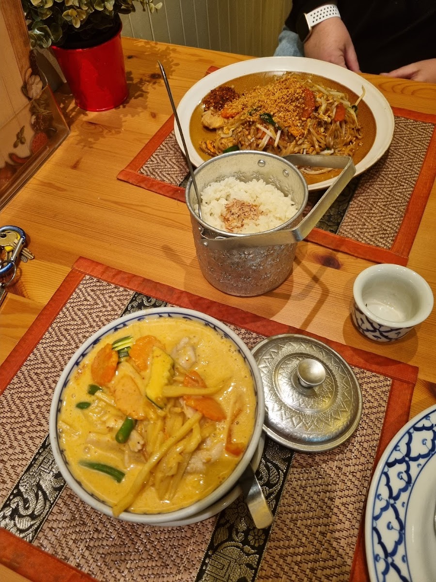 Mae Ploy Thai Restaurant Photos 9
