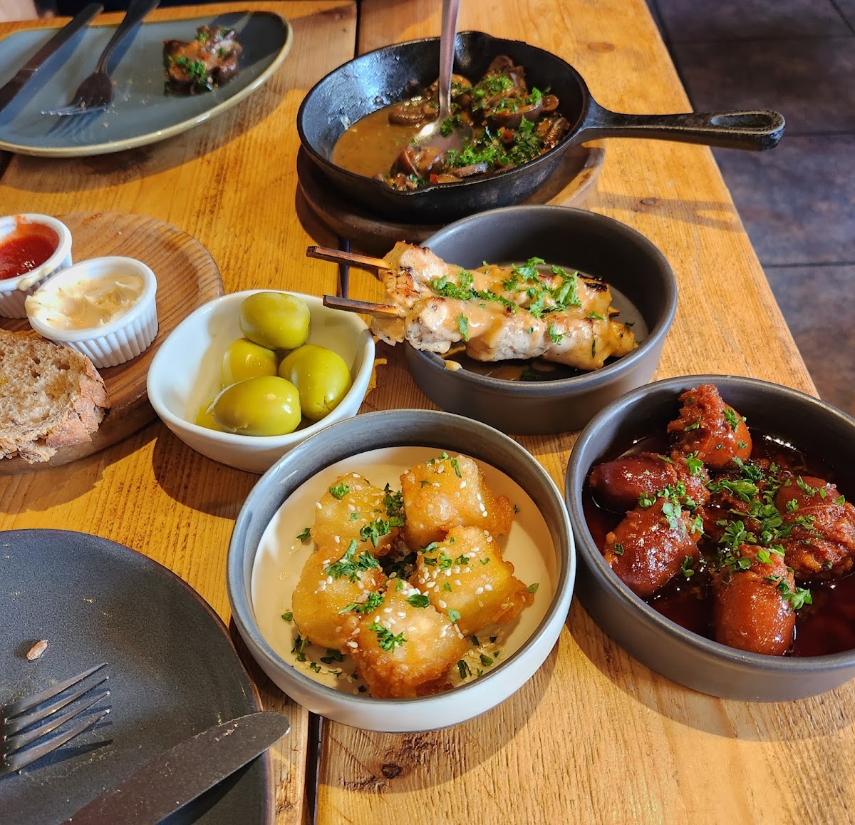 Manchega Tapas Y Vinos Photos 2
