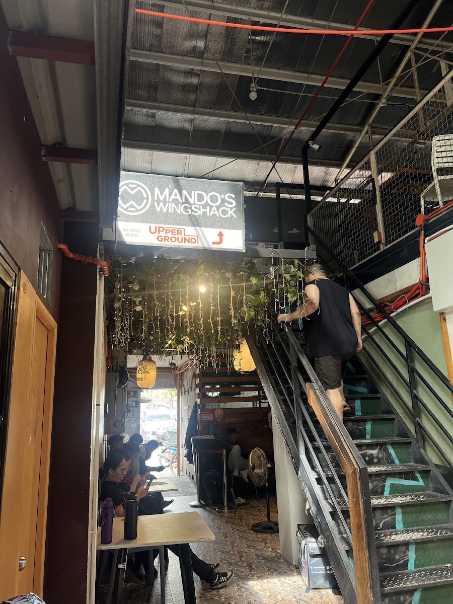 Mando's Wingshack Makati