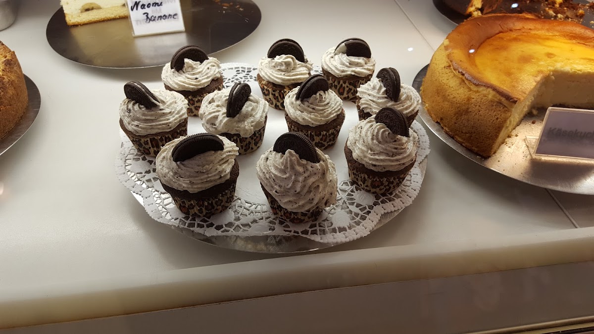 Manon Cafe Photos 2
