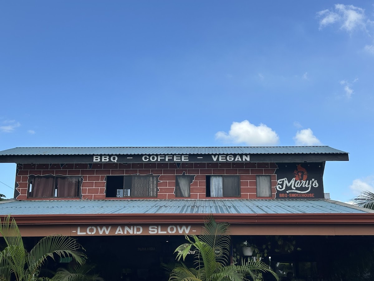 Mary’S Bbq • La Fortuna Lounge & Grill