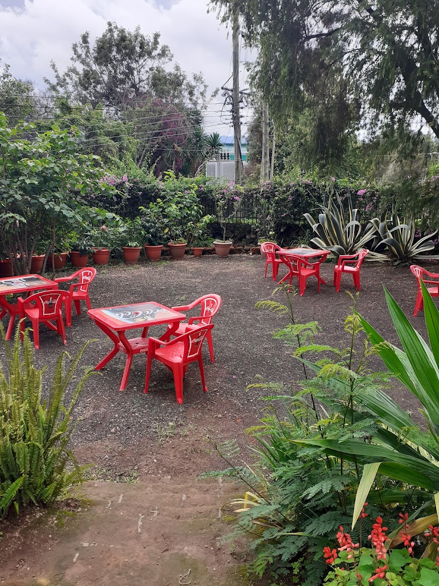 Maua Cafe And Activities