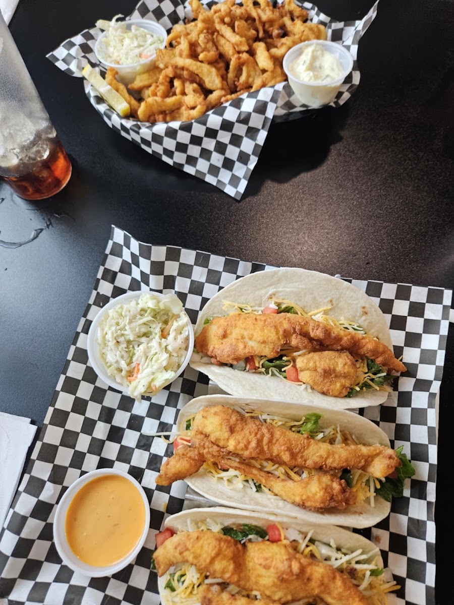 Mikeys' Seafood Pub & Grill Photos 2